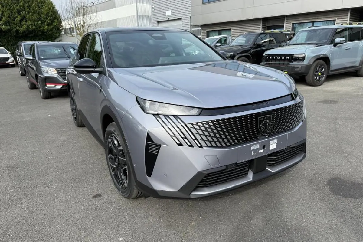 PEUGEOT 3008